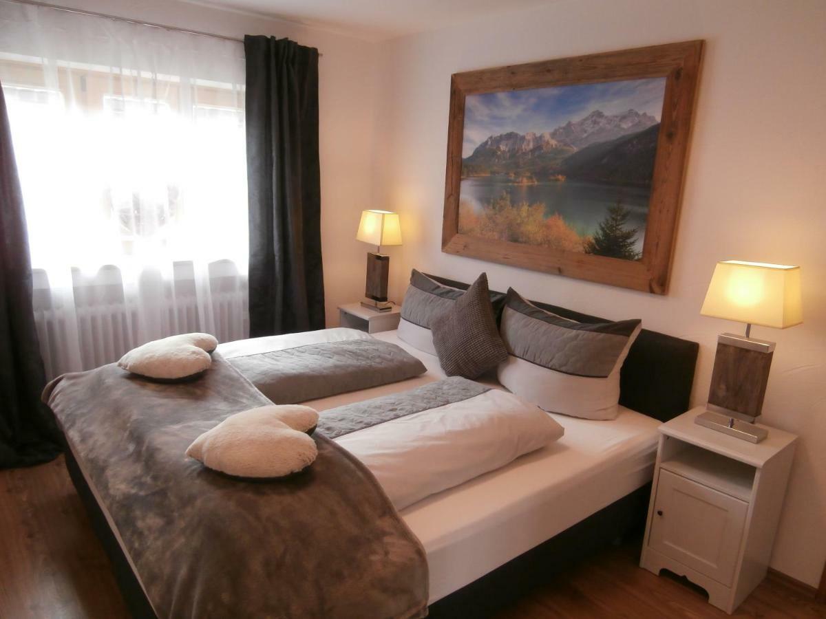 Ferienwohnung Anna การ์มิช-พาร์เทนเคียร์เชน ภายนอก รูปภาพ